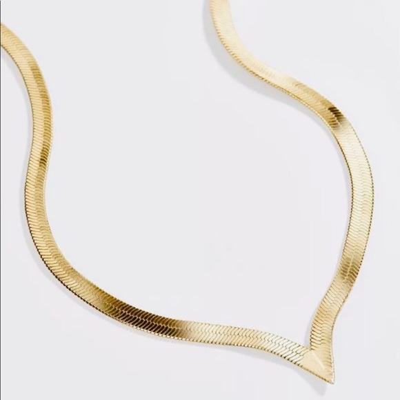 ✨✨Gold Snake V Flat Necklace ✨✨ - Picture 3 of 7